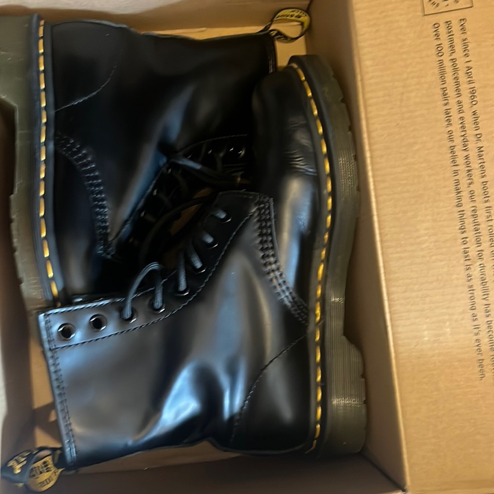 Barley worn 9/10 condition.
